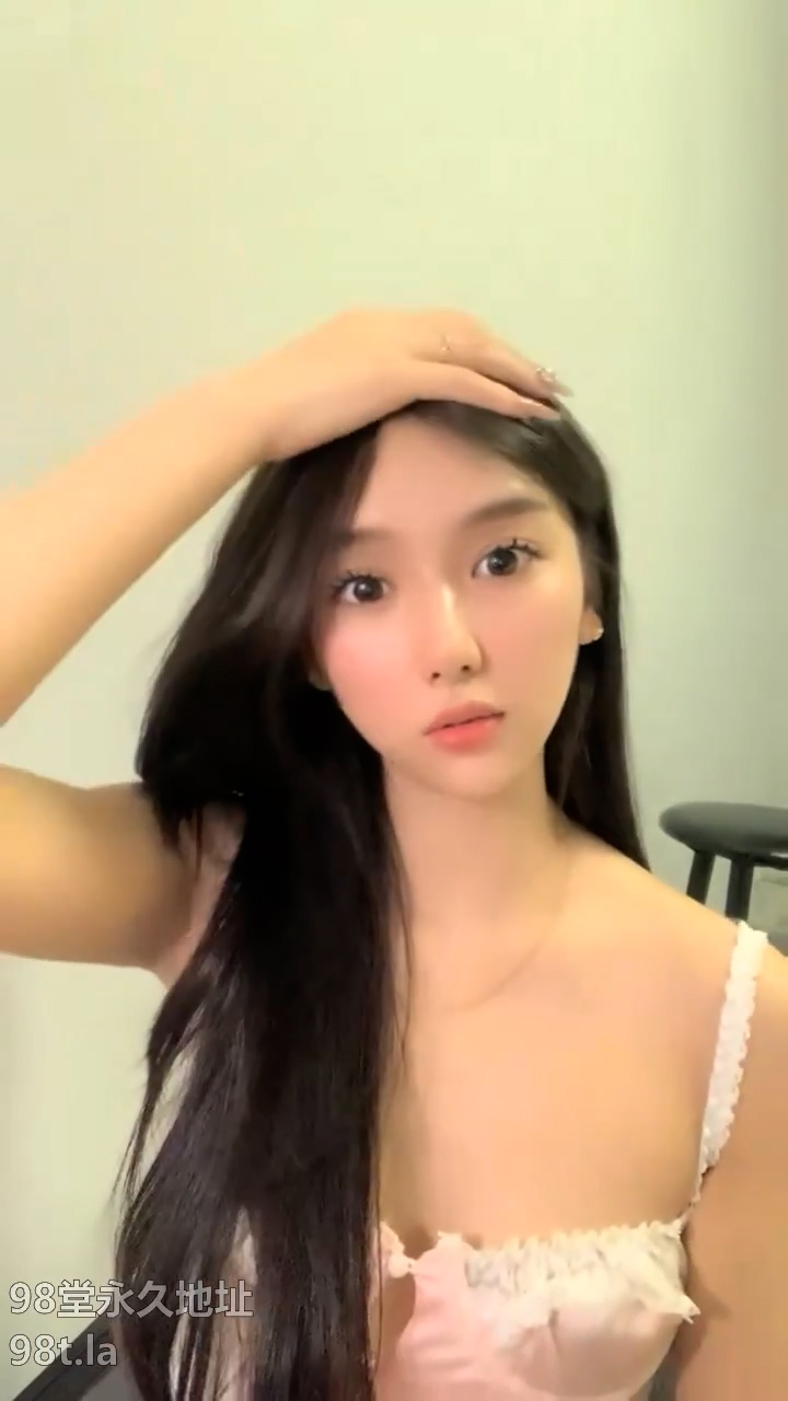 [直播] 近期最闪亮的新星 【偷走一头猪】 清秀女神 长腿 貌美如花 把胡萝卜塞逼逼 玩得超刺激  3