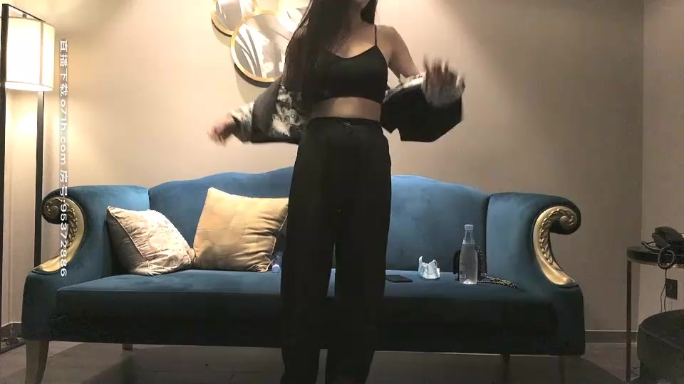 小宝寻花约了个性感大长腿黑衣妹子啪啪，舌吻摸逼调情骑乘侧入大力猛操