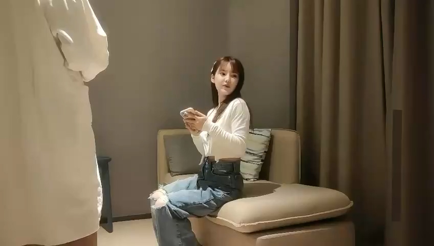 【探花】白衣牛仔裤长发的小野猫发骚