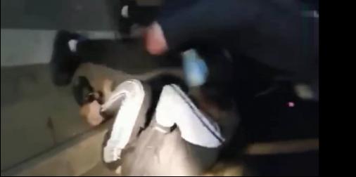 校园暴力，一学生被各种飞踹