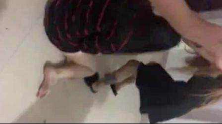 校园暴力之围殴女同学