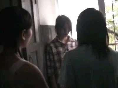 校园暴力门事件打架脱衣露奶