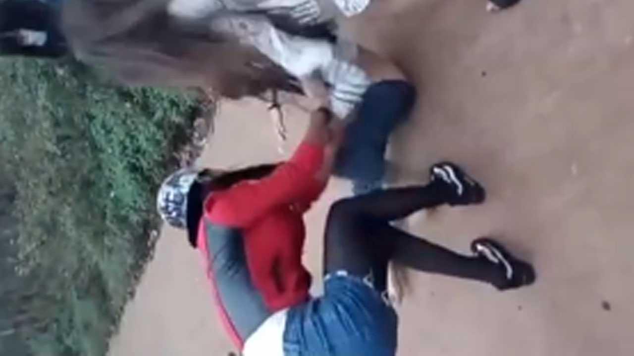 22【校园欺凌】放学后被约到宾馆，被众人咔咔一顿凌辱