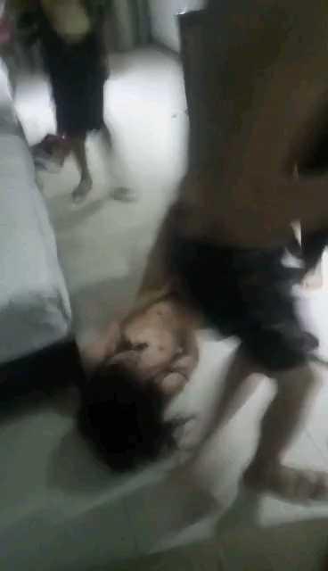 校园暴力，暴打小三，三点全露