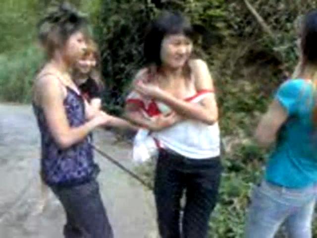 （校园暴力专辑）宝山中学几个女生打架