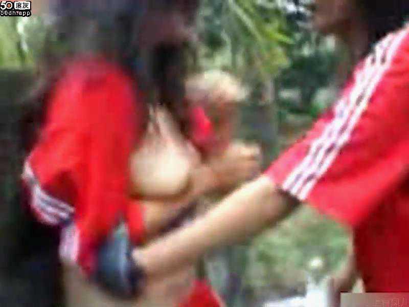 22校园暴力欺凌，女学习委员经常打报告被同学放学报复