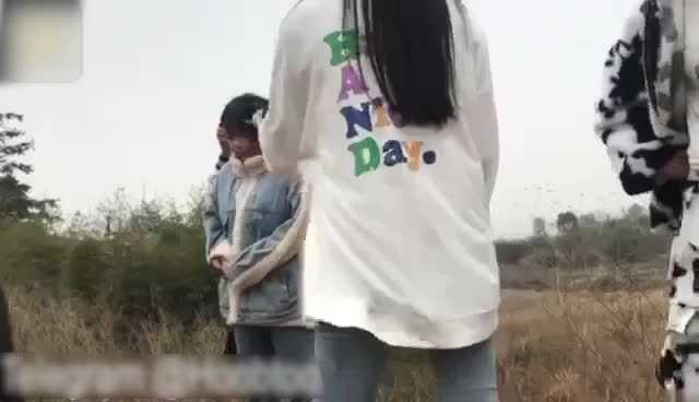 朋友圈疯转！校园霸凌 女孩被扯头发扇耳光