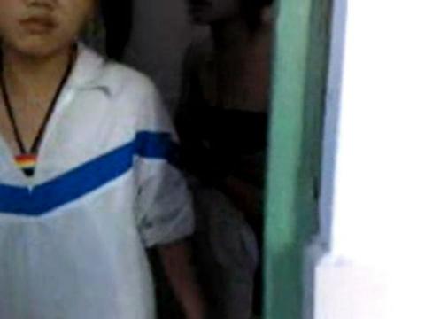 【校园霸凌】中学怪寡女被学校小太妹厕所扒光衣服