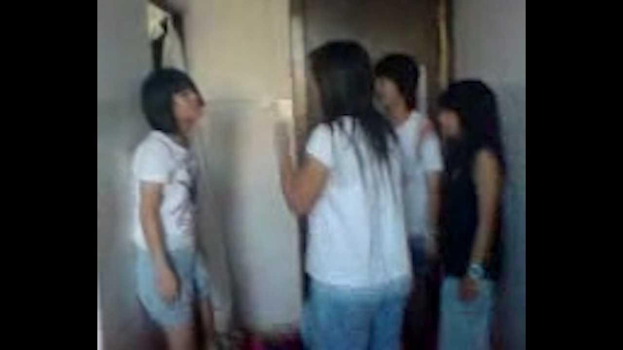 【校园霸凌】女学生衣服被脱光