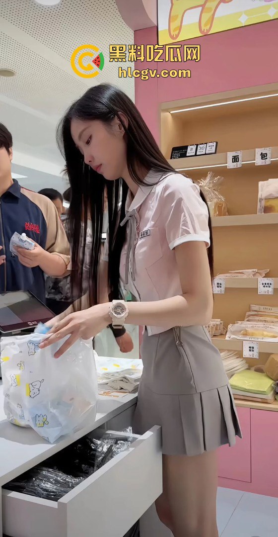 1空姐都没这骚！好利来黑丝小姐姐被玩疯了！工装直接干成情趣服，肉丝长腿一顿爆操，想想都上头！