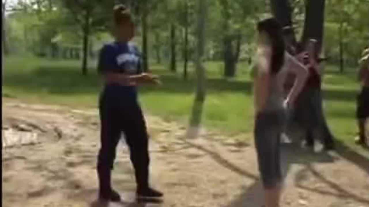 [血腥]蓝裤小姐姐被打得满脸是血