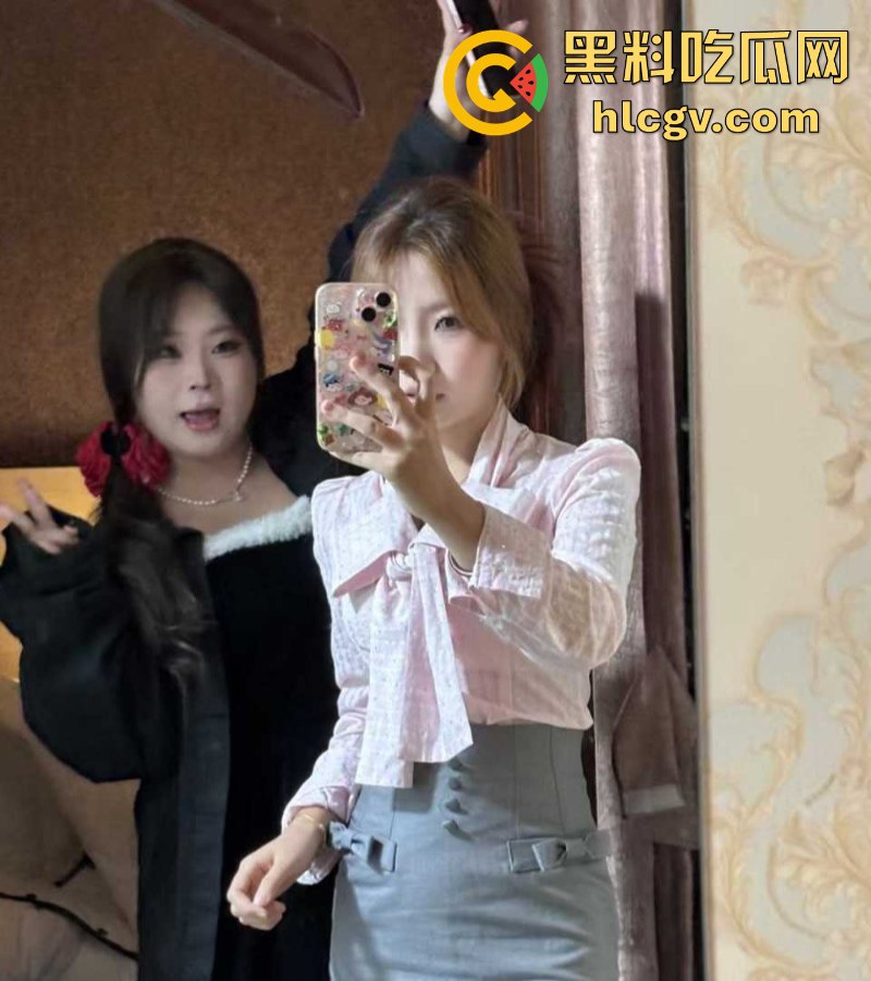 福建师范大学【罗丹】欠钱不还用全裸视频抵债被曝光 微胖小母狗对着镜头露脸露点揉奶发骚