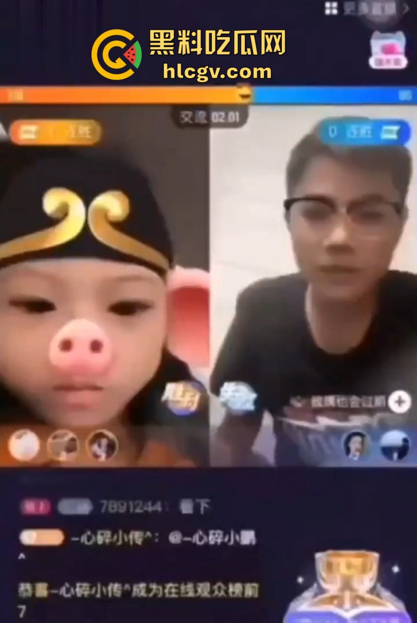 快手骚主播玩得花！一边打PK一边跟男人啪啪，叫床喊得嗓子都哑了这叫赚钱也要爽着来，高兴得脚都蹬床！