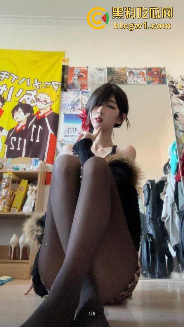 重口慎入！抖音40万粉丝网红【行简】金主高价定制曝光 大号水晶假屌插屁眼 屎都喷出来了！