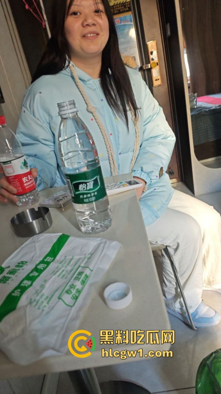 上海小伙网恋奔现翻车 软萌妹子变超雄坦克 房都开好了还是办了吧！