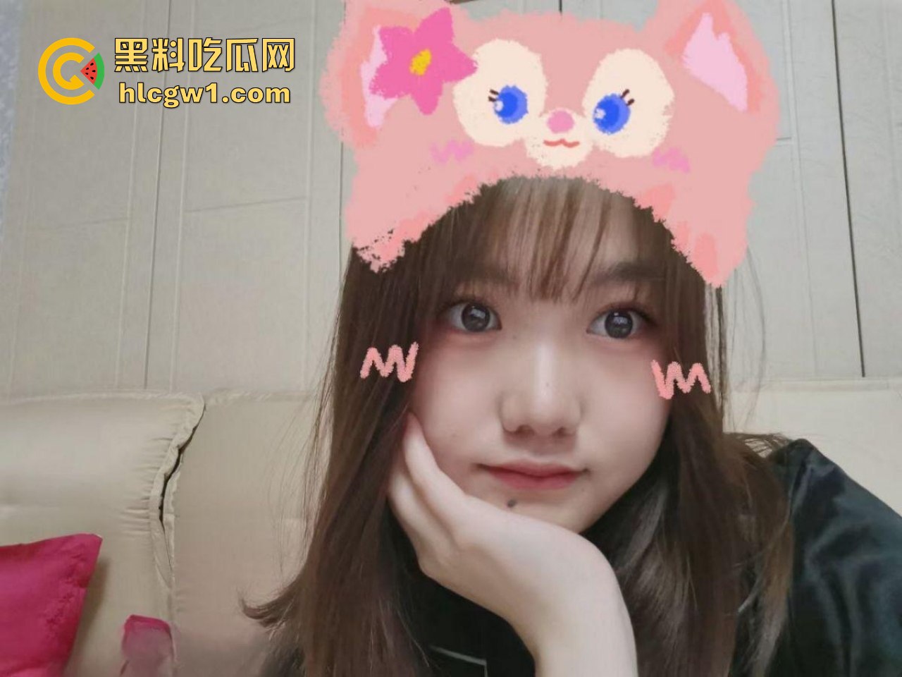 天津财经学院大三学姐【杨敏允】自拍流出！00后小妹子骚得很，和男友玩得真开！