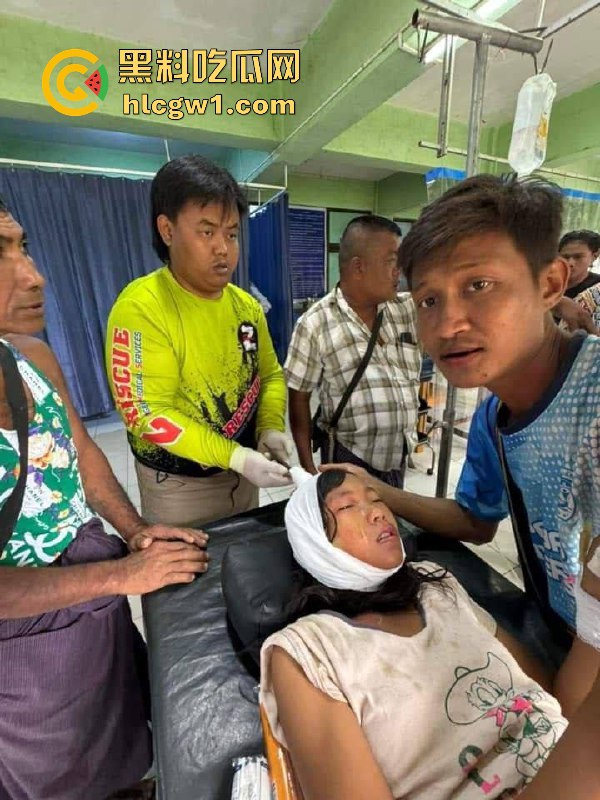 妙瓦底一女孩头部被刀插入！竹片墙掉刀酿惨剧，紧急送往泰国湄索医院！