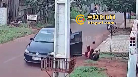 死侍附体的墨西哥硬汉！被车撞又挨两枪屁事没有，AK卡膛气得杀手怀疑人生，简直把杀手心态直接崩了！