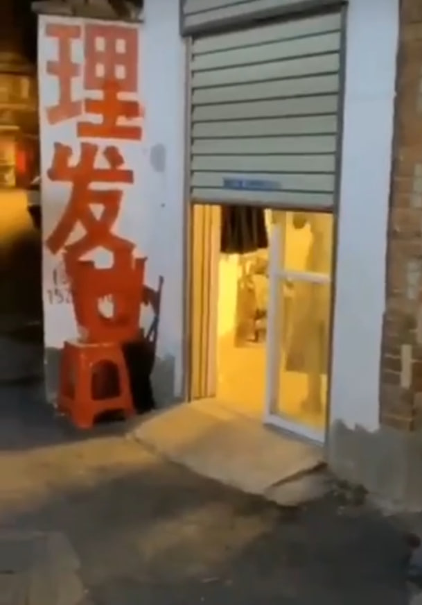 #搞笑#吃瓜 想洗头的小姑娘