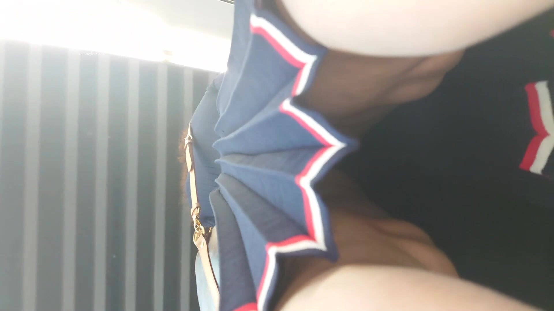 黑裙黑内极品美眉