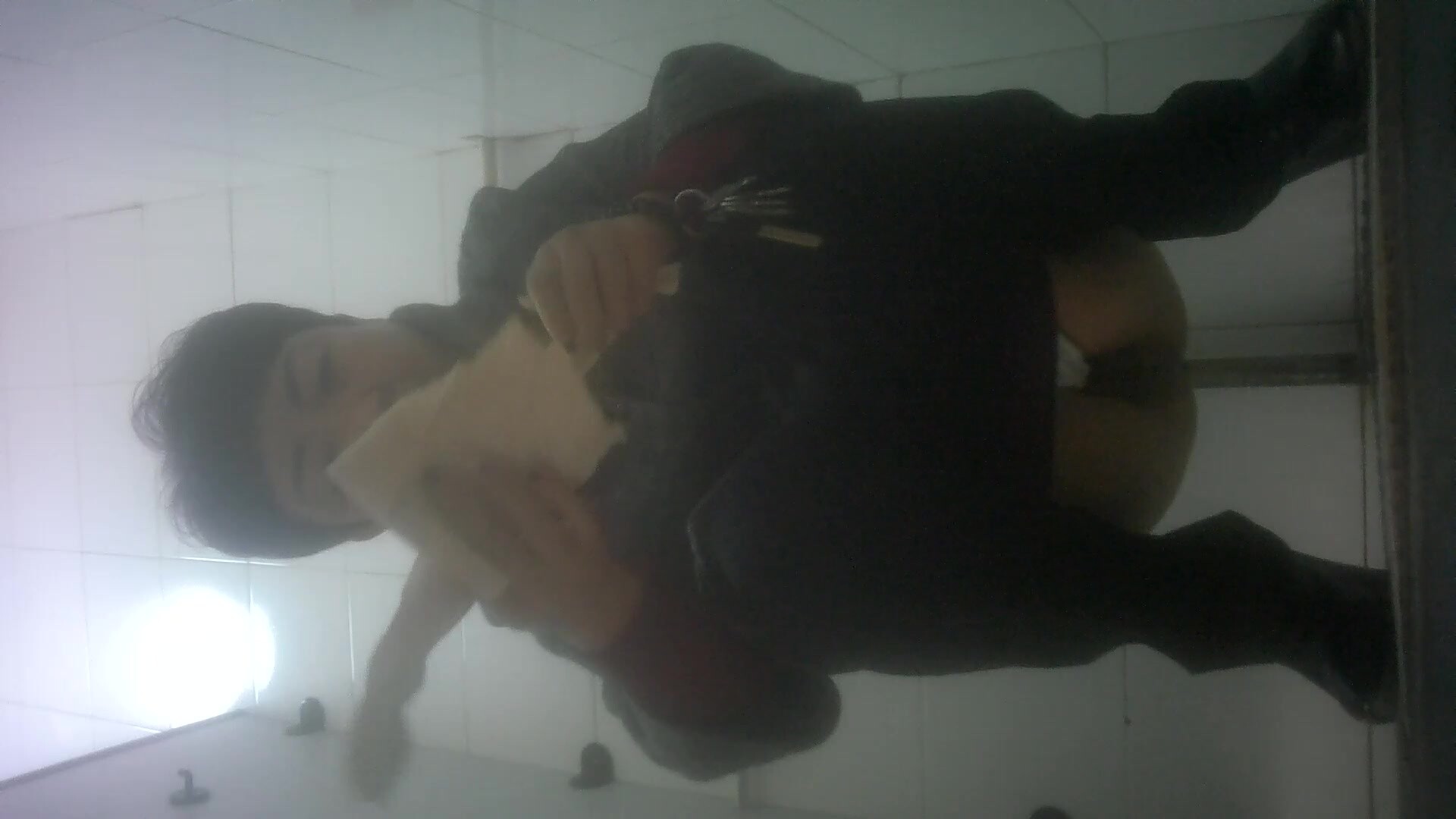 【经典电信大楼蹲厕正面全套】这期不少美女，尿尿声音好听极了（原档1080P第三期) (7)