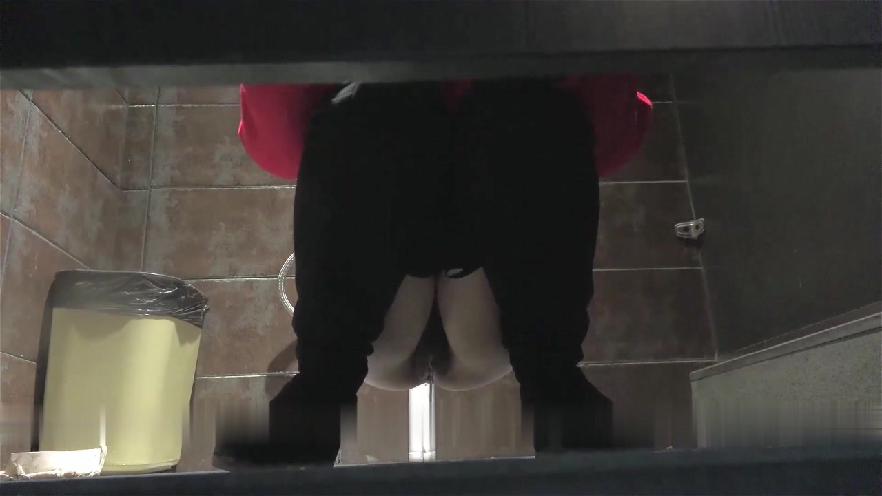 商场女厕偷拍极品美少妇 非常漂亮的鲍鱼_0