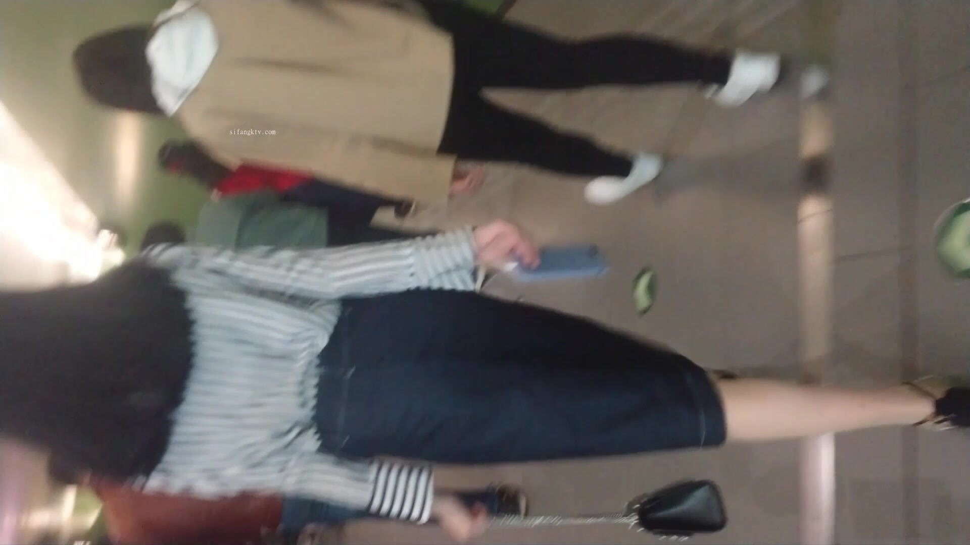 牛仔长裙薄丝美女