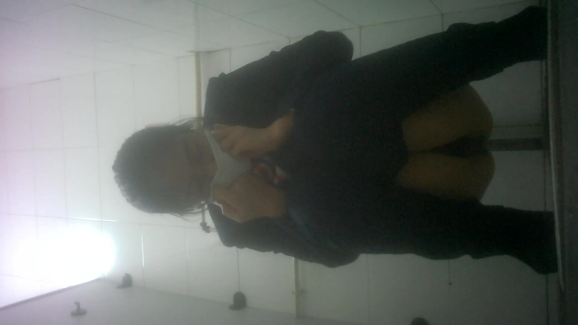 【经典电信大楼蹲厕正面全套】这期不少美女，尿尿声音好听极了（原档1080P第三期) (3)