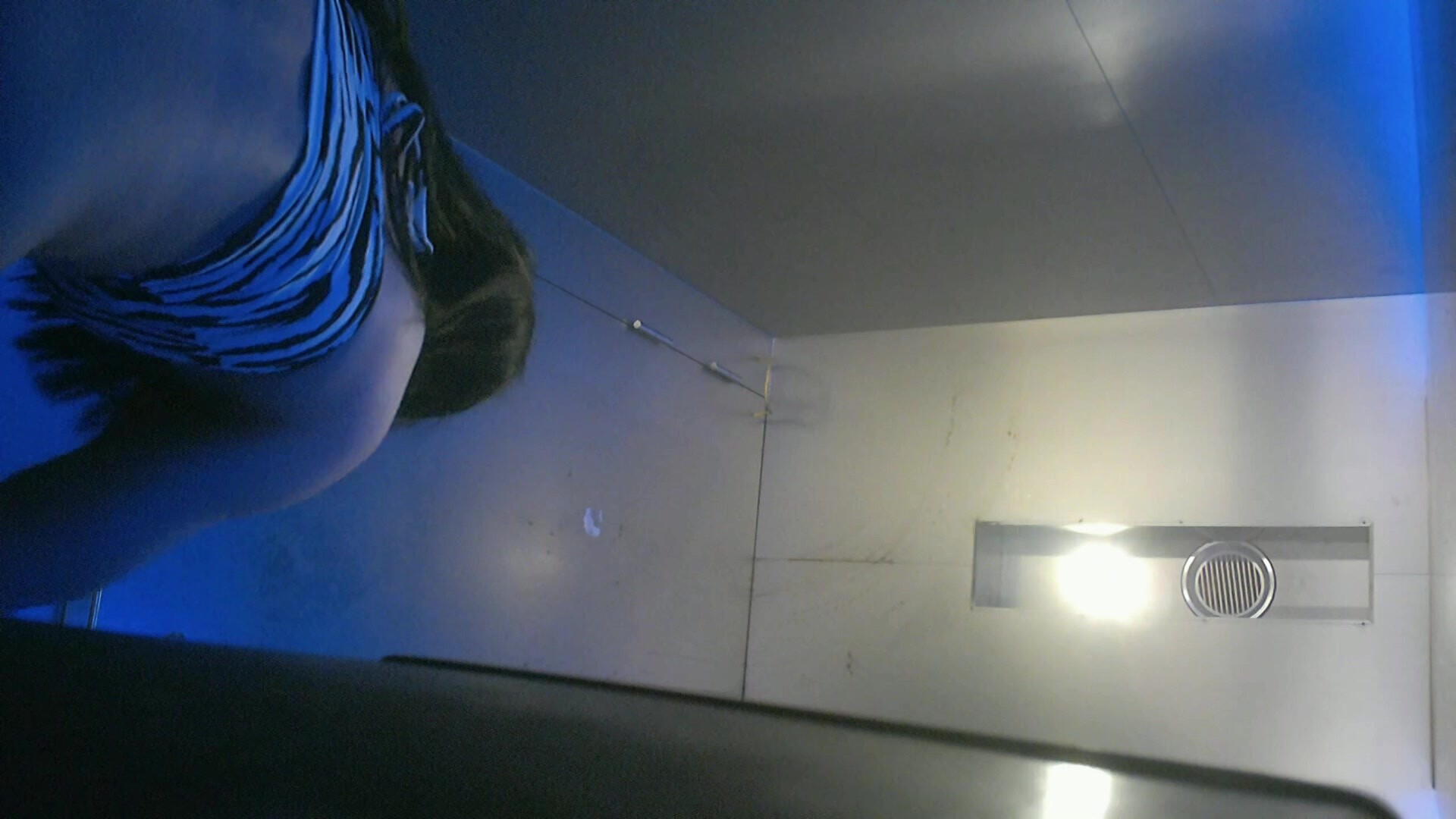 商场女厕偷拍几位极品妹纸的小嫩鲍鱼 (1)