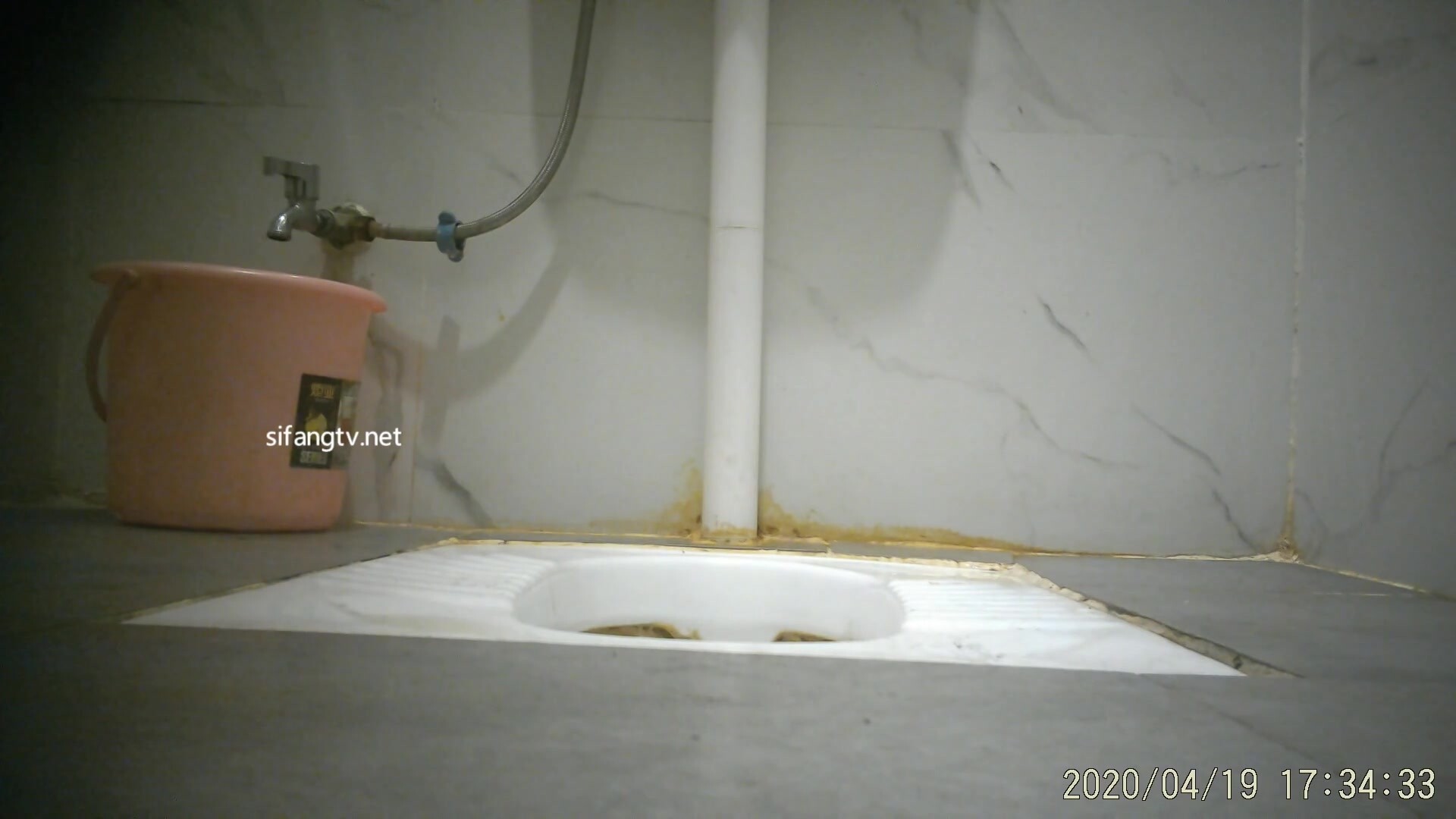 极刁钻固定镜头TP年轻美女嘘嘘 高清特写粉嫩鲍鱼 (7)