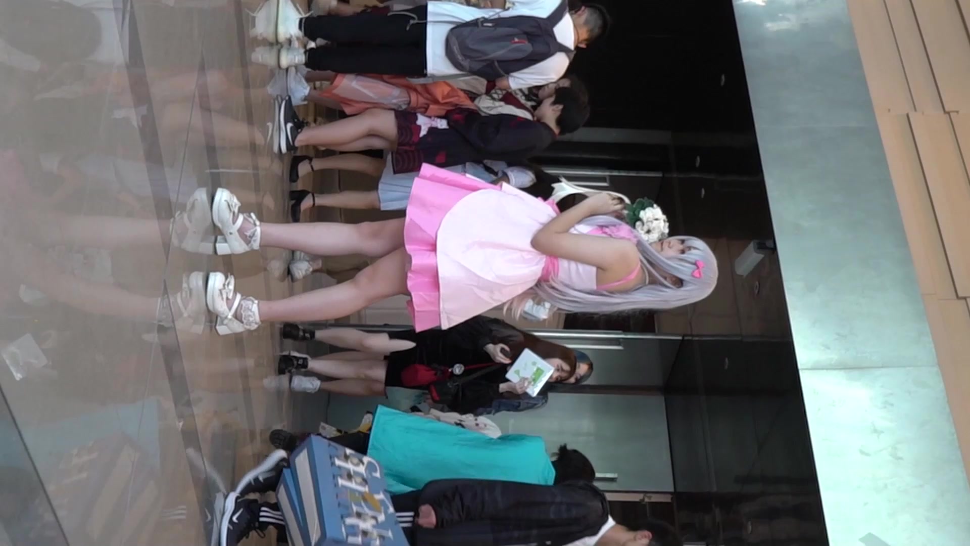 【YZWCD】YM092手拿花束的粉裙白发cos！红内前后CD！