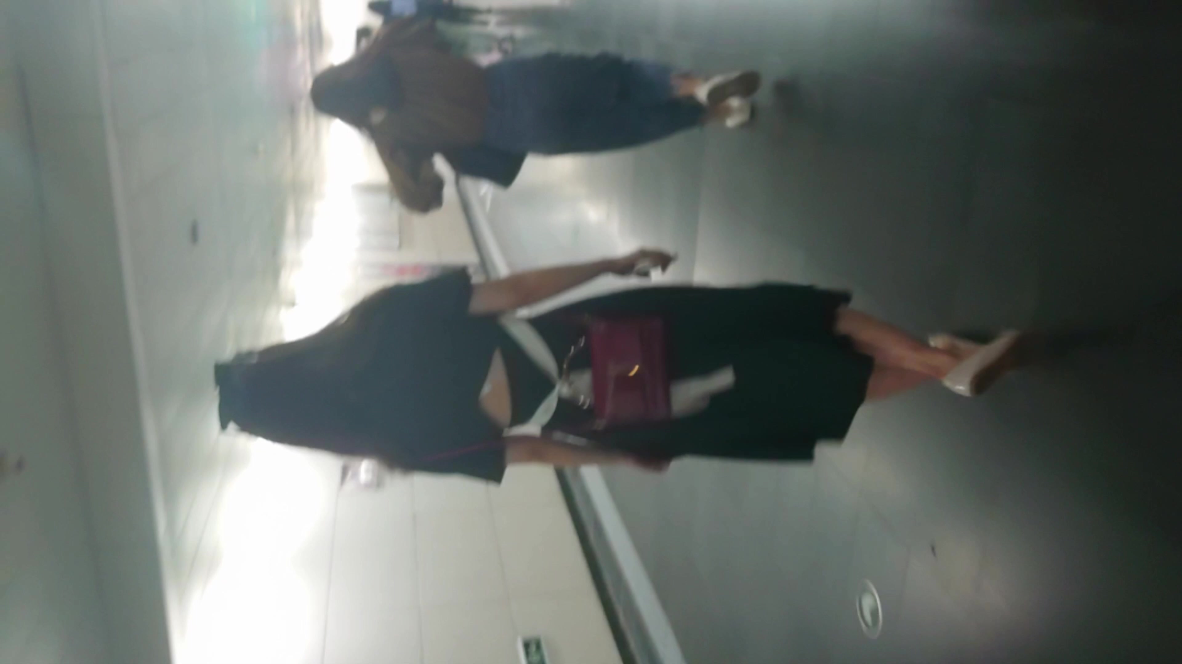 诱惑篇！黑长裙气质美眉2（斜腿薄粉内显BB）