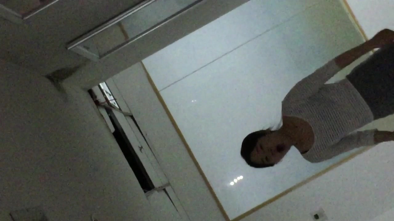 大神潜入单位女厕  全景偷拍刚下班的美女同事