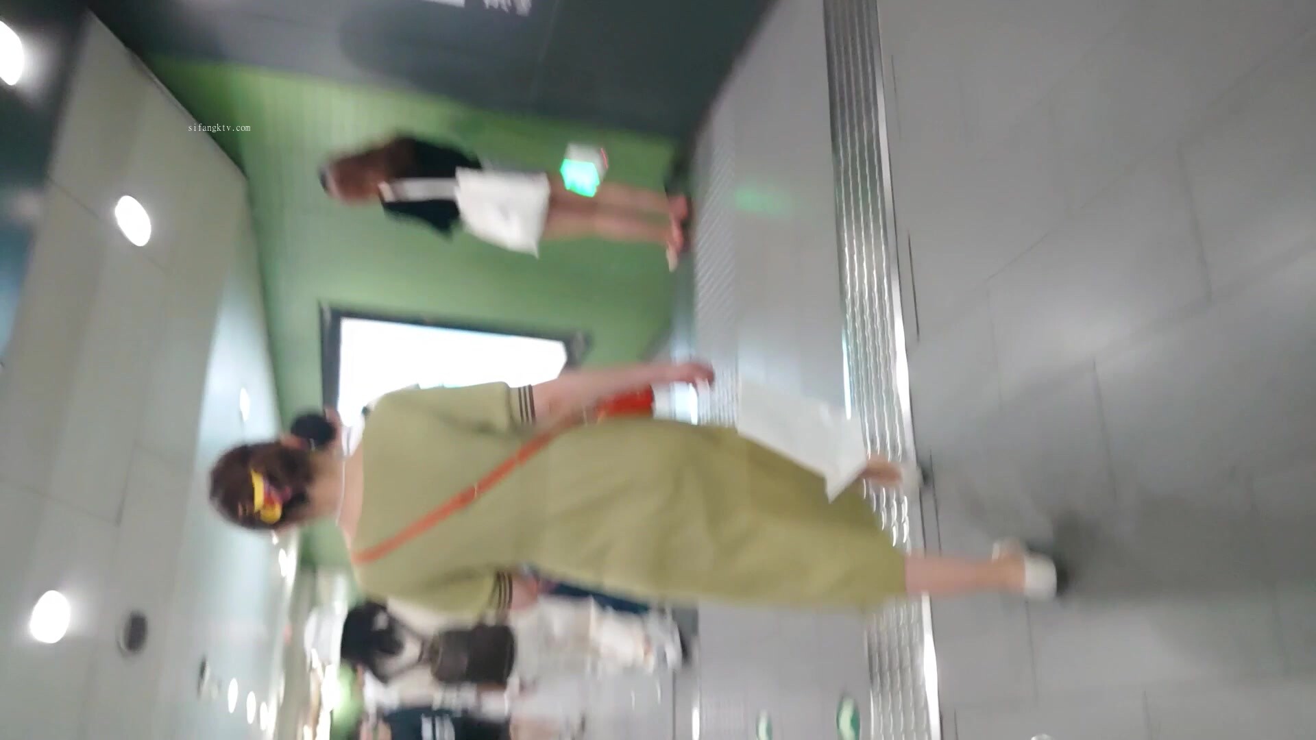 绿长裙白内极品小妹