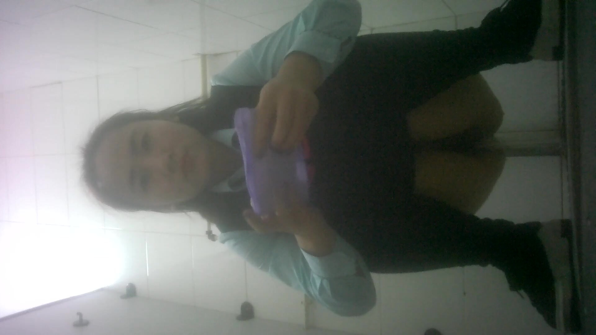 【经典电信大楼蹲厕正面全套】这期不少美女，尿尿声音好听极了（原档1080P第三期) (8)