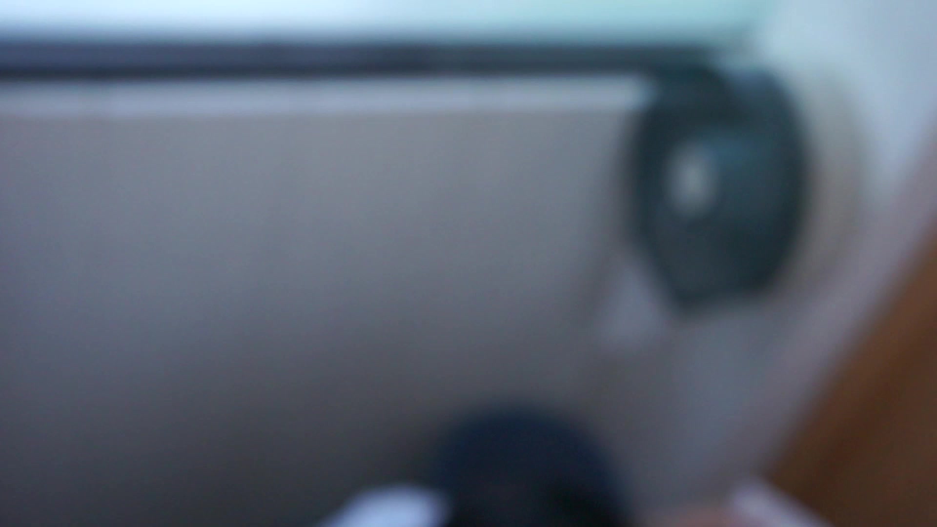 大神潜入单位女厕 偷拍美女同事的一线馒头B