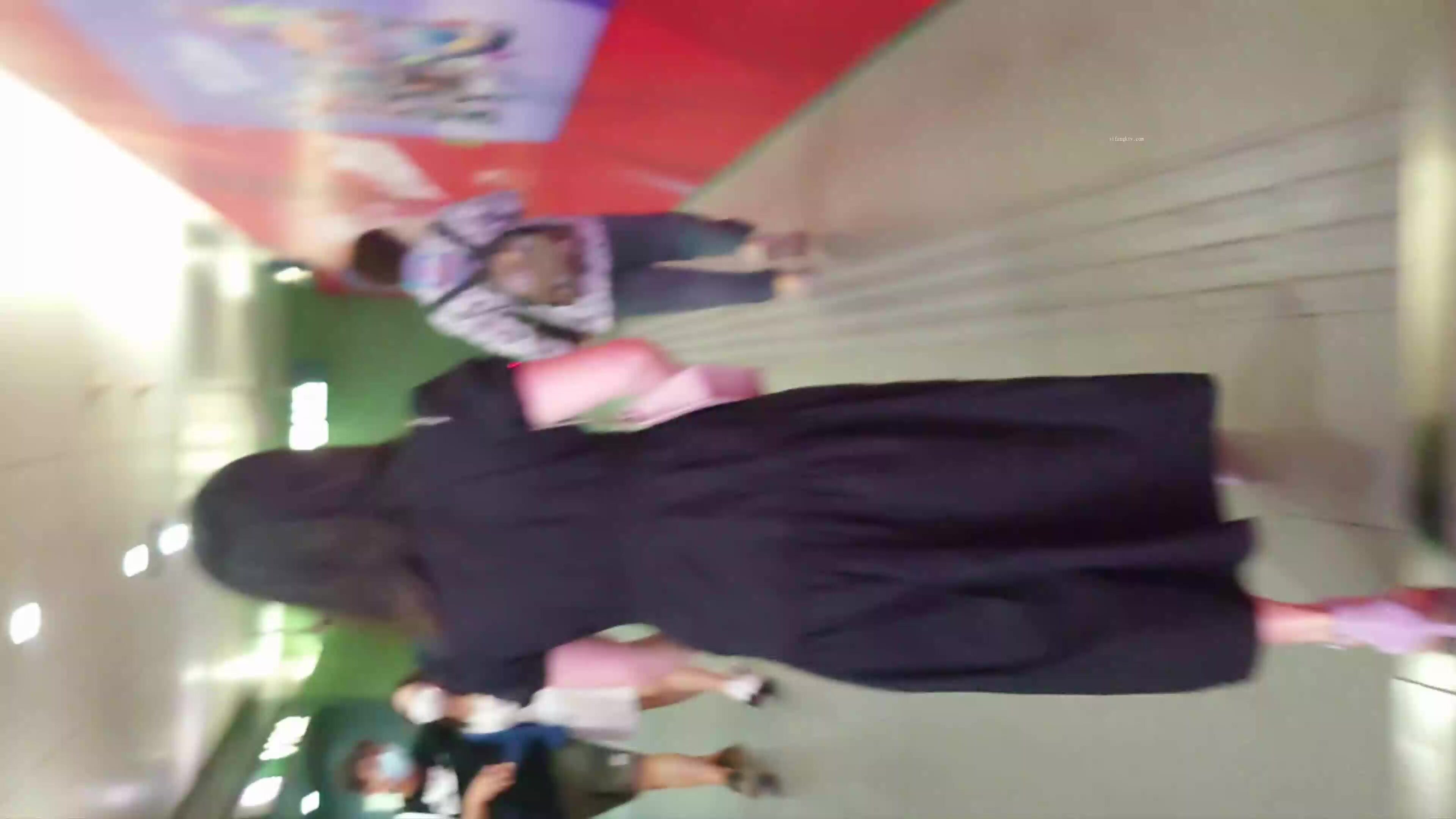 美女弯腰粉丁内（长篇