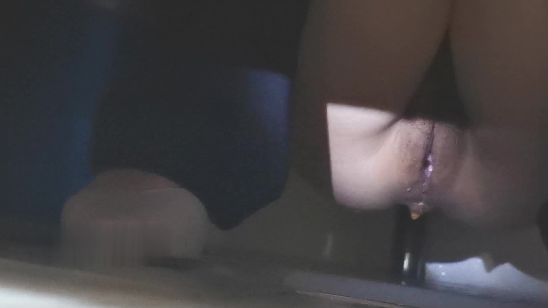 最新流出 商场偷拍极品长裤少妇 还是一个粉嫩粉嫩的无毛鲍鱼