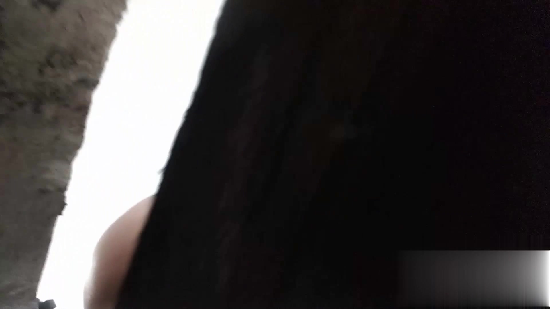 菜市场老式公厕偷拍长的还不错的少妇