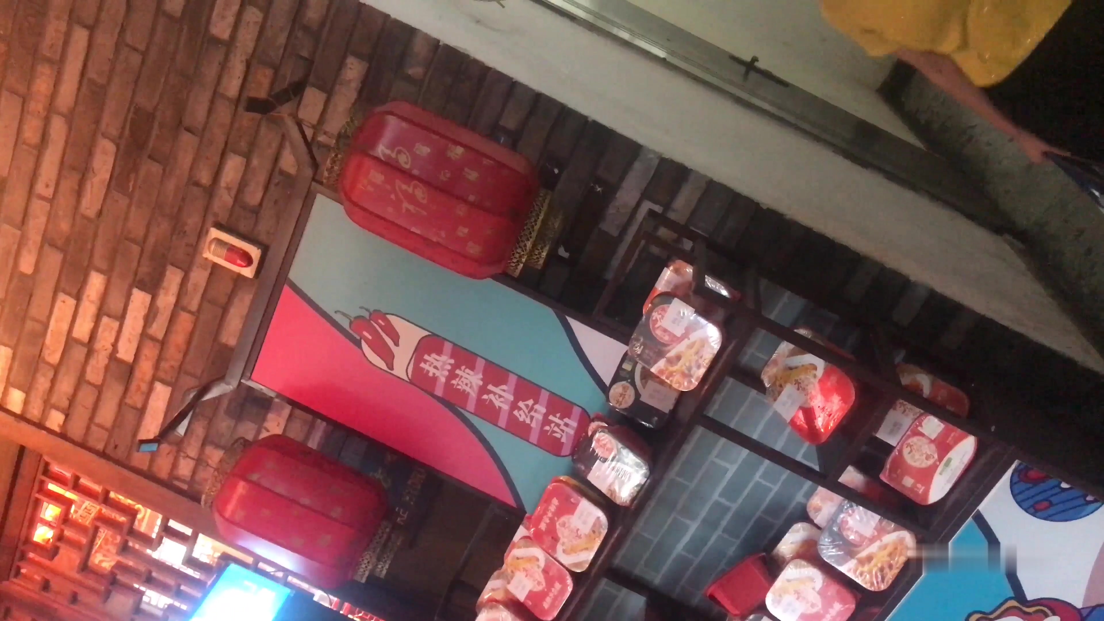 大神潜入网吧偷拍风骚又美丽的老板娘 很好奇她的鲍鱼长什么样