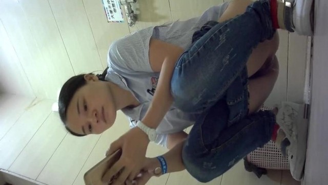 3K原始版全景厕拍-工厂朴实的打工妹,私处还是粉嫩紧闭状态