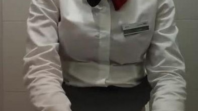 最新流出国内厕拍大神神秘人潜入【保时捷】4S店女厕偷拍第二季3个女销售