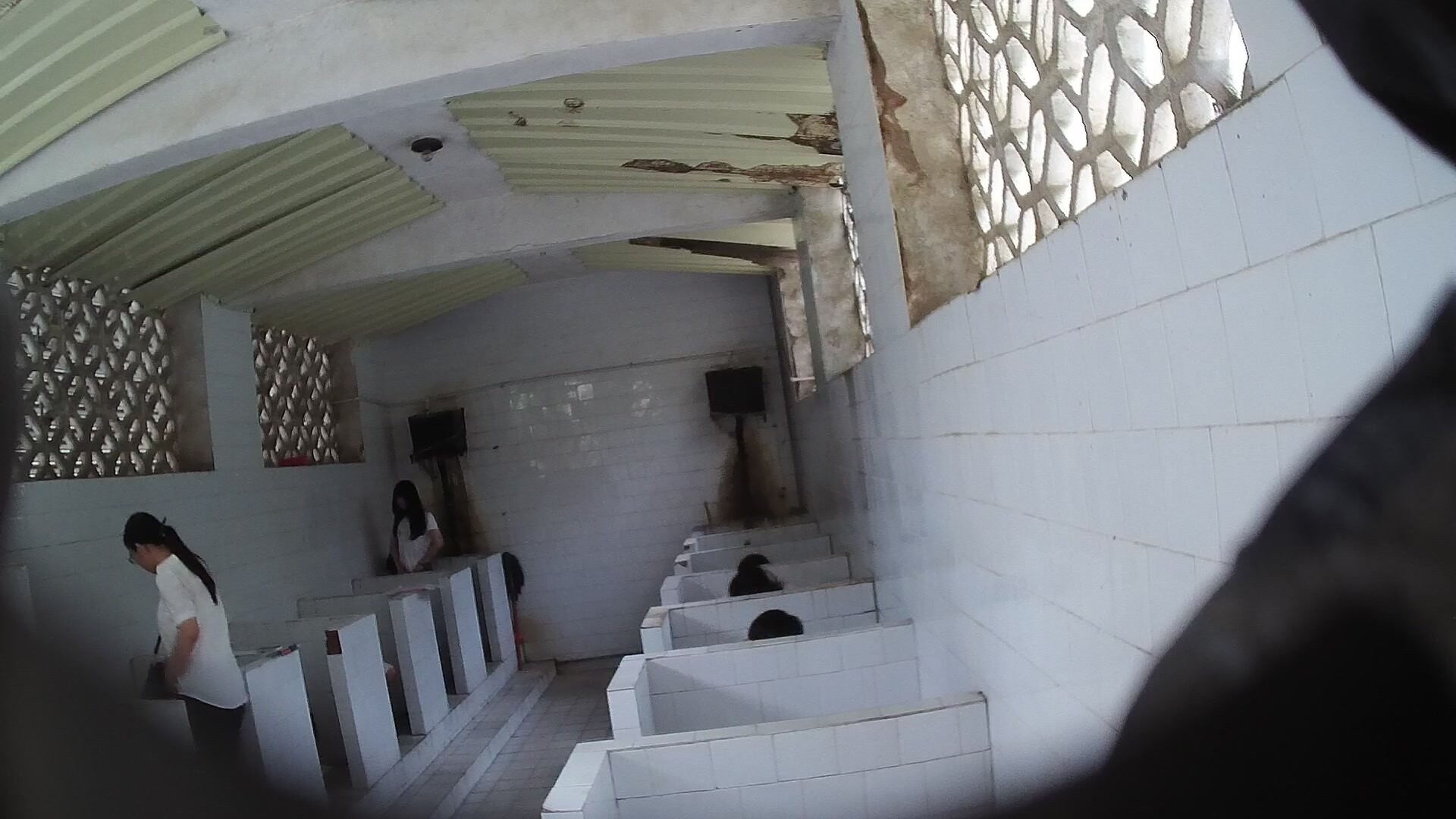 春节重磅福利高价购买厕拍新品全网稀缺 大部分没外流过沟圣原档第三期第2季啥设备脸对着都没被发现 (3)