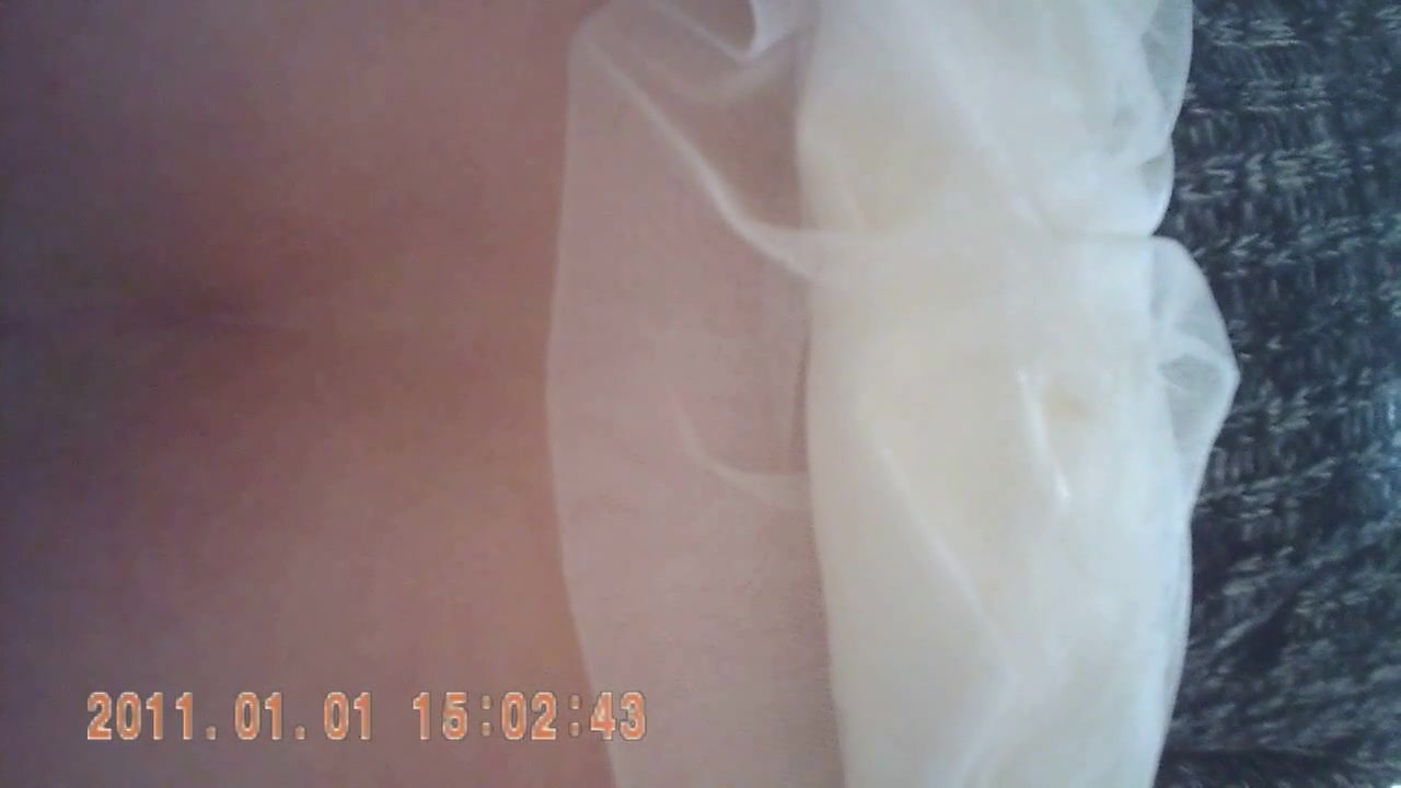 娴雅少妇白衣裙性感丝袜尿尿，屁眼里还挂着一根线 有谁知道这是作什么用的吗