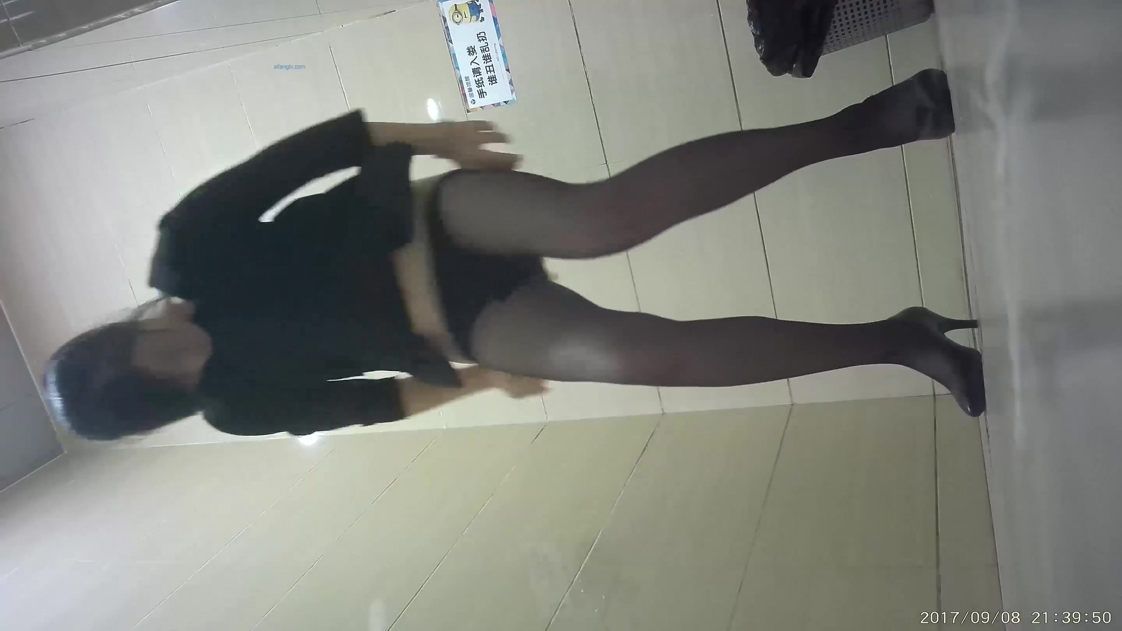 自形整理前景卫生间TP丝袜(黑丝)美女嘘嘘