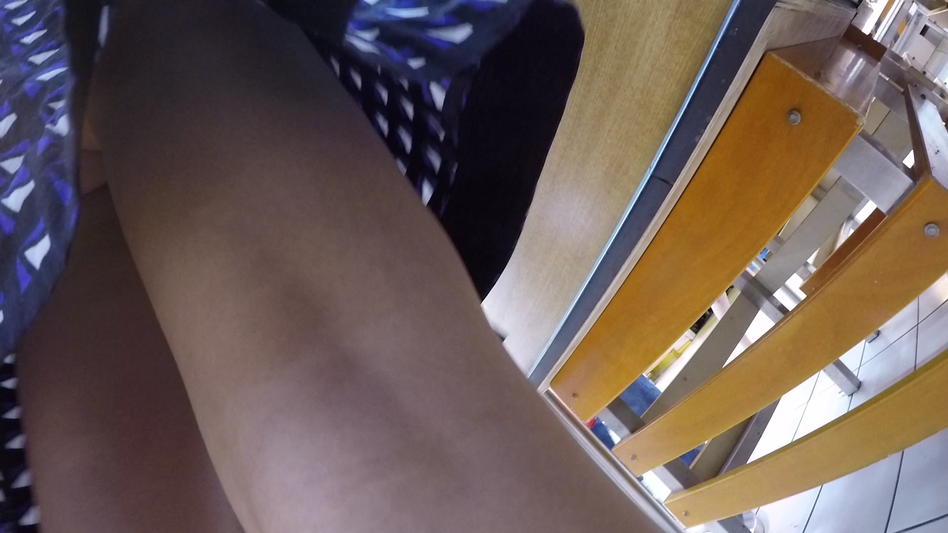 【新隐喻抄底】NYYCD-002 气质美女 风骚丁字裤？无内光屁股？真假难辨