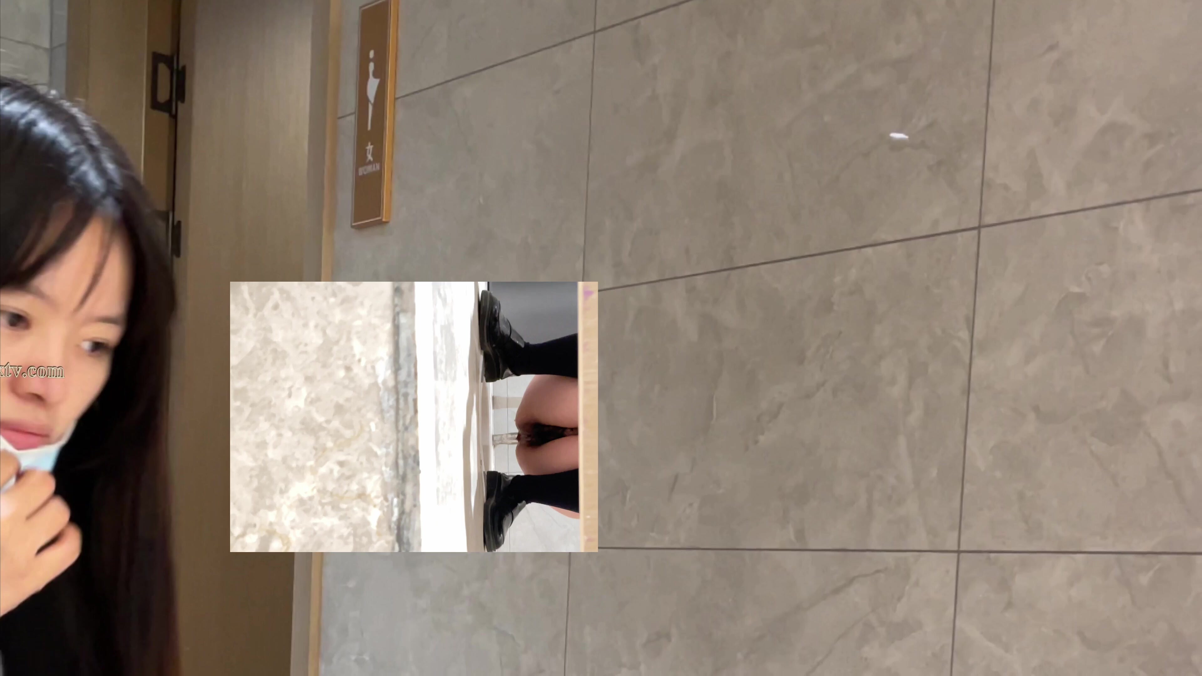 私房售价100元的问路系列魔手外购精品厕拍《搭讪》靓妹、大号、无毛B 极品