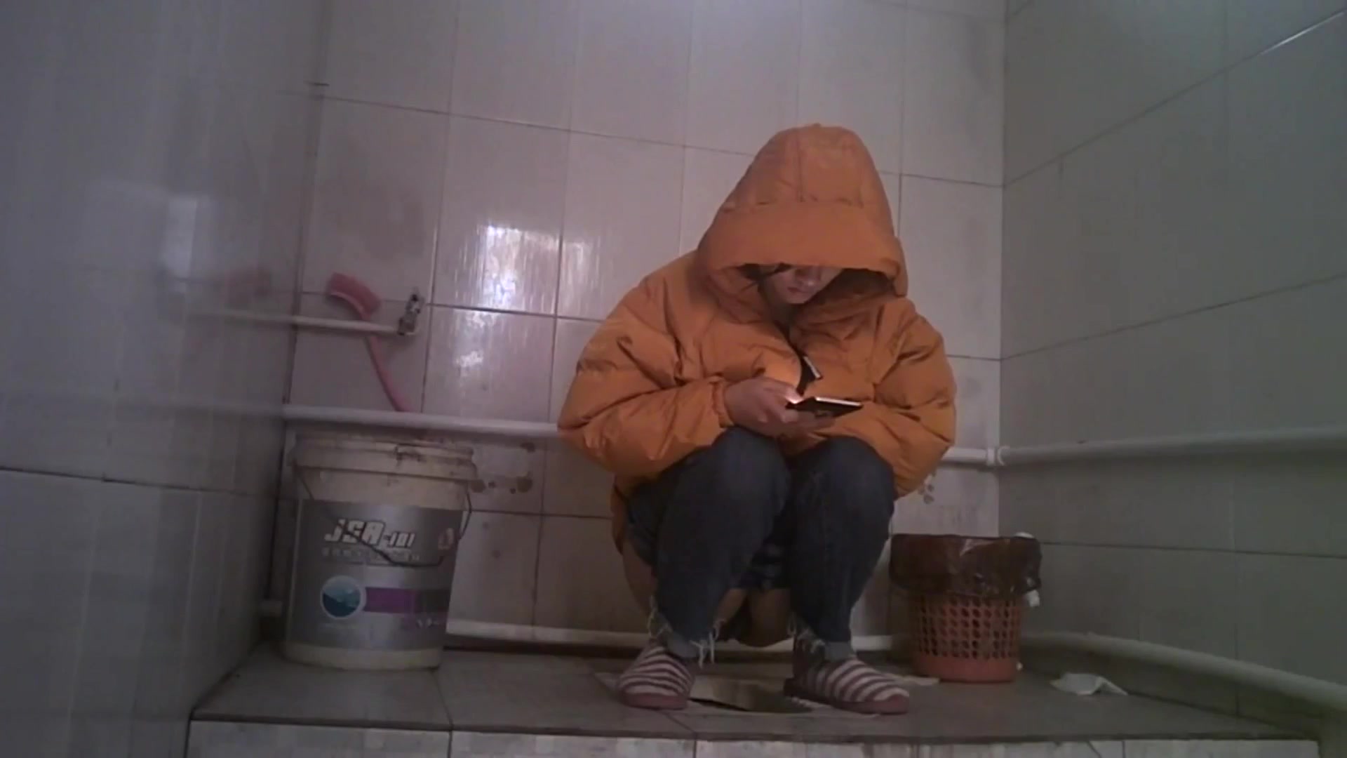 首发全景拍！记录宿舍的一个妹子“5天”早上拉屎 尿尿日