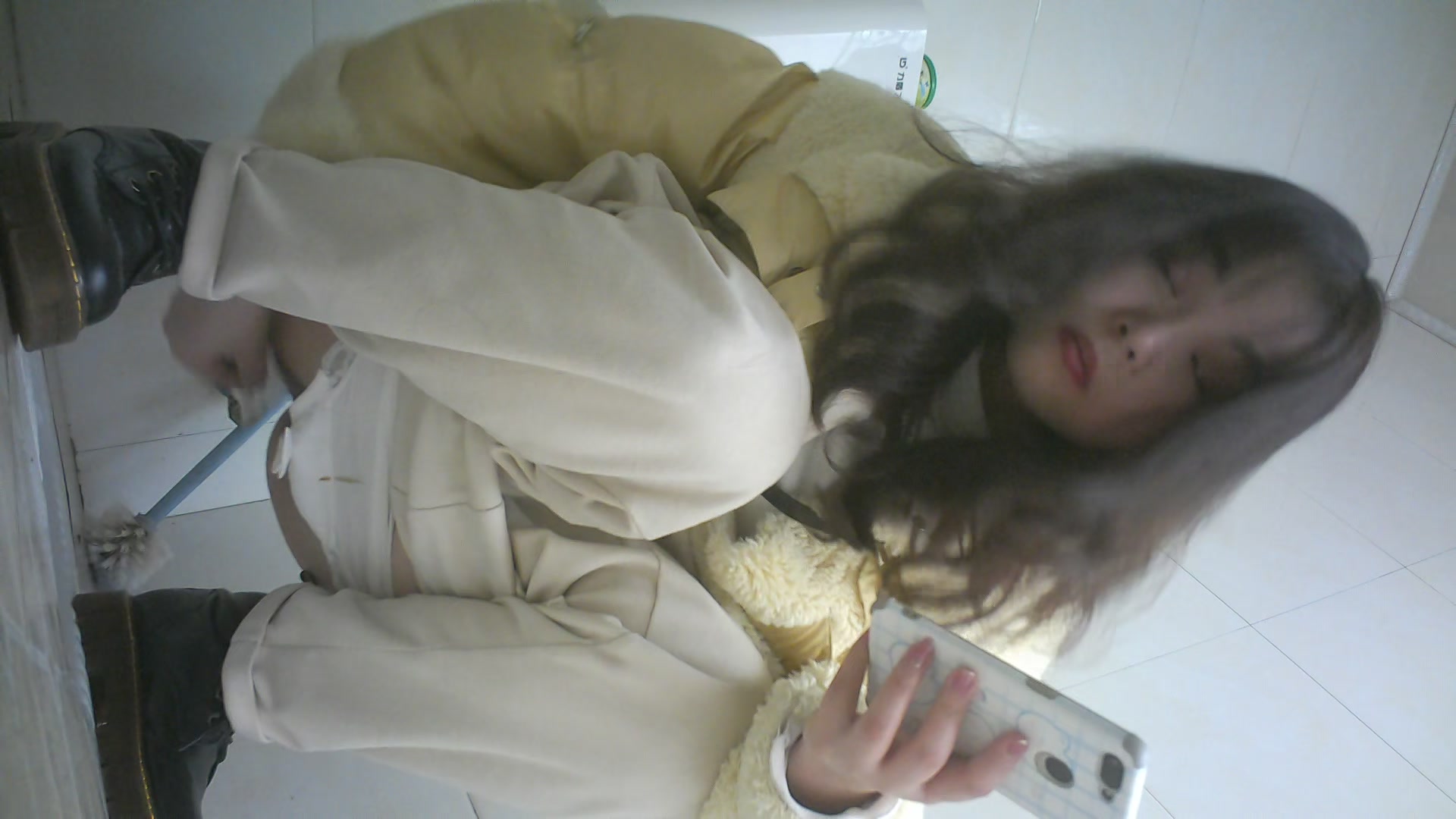 2021首发漂亮的妹子 白色内裤上有黄色分泌物