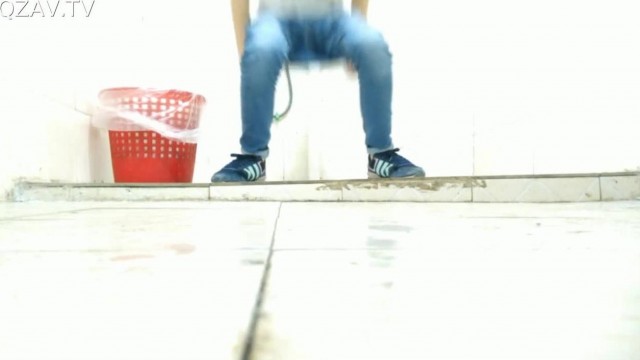 2019最新校园全景厕拍摄-两姐妹一起来尿尿,外表一样私处却大不相同,一个黑馒头,一个粉嫩白虎